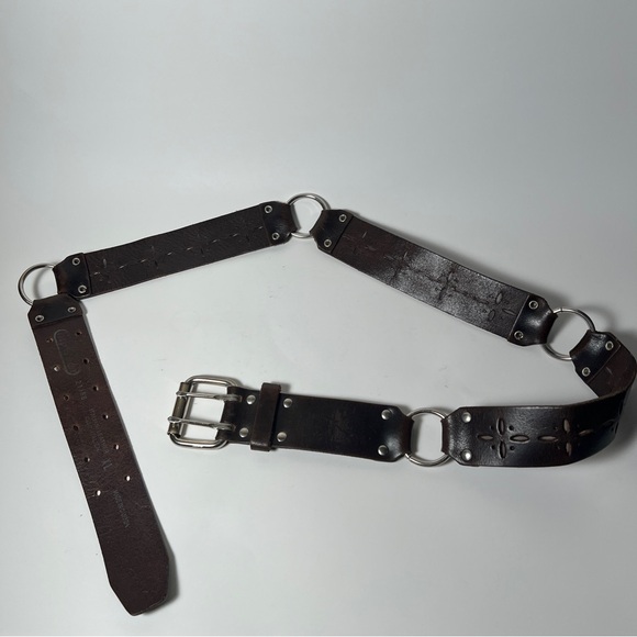 Buckle Leather O-Ring Belt - Picture 1 of 3